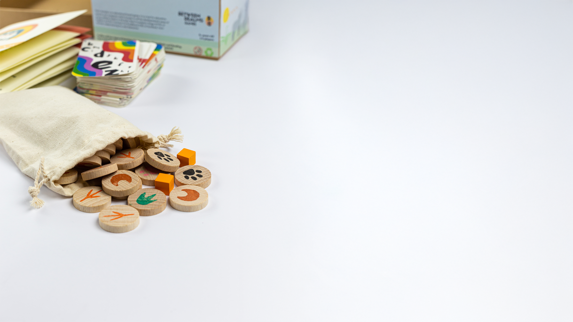 early-years-educational-board-game-farm-animals-overhead-shot-of-the-box-showing-the-wooden-coins-image